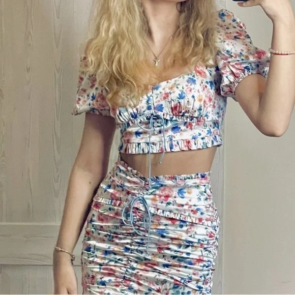 ๐Nwot FOR LOVE & LEMONS Juliet XXS white floral crop silky top - Picture 15 of 16